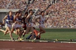 英国中长跑名将Sebastian Coe在比赛中