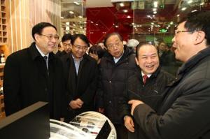 在沪全国政协委员到第一食品视察