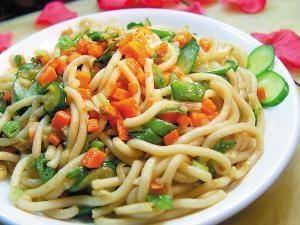 做鸡丝凉面所需要的原料