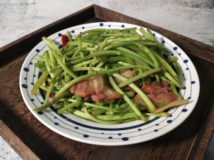 藜蒿炒腊肉