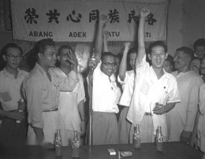 人民行动党在新加坡首届大选赢得43个席位