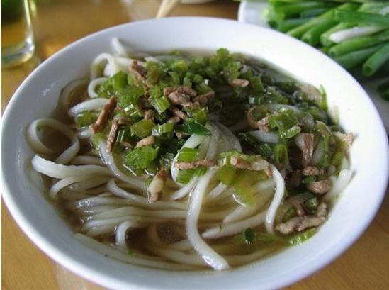 承德吃荞麦的方法很多,最享盛誉的当首推河北省隆化县张三营镇的拨