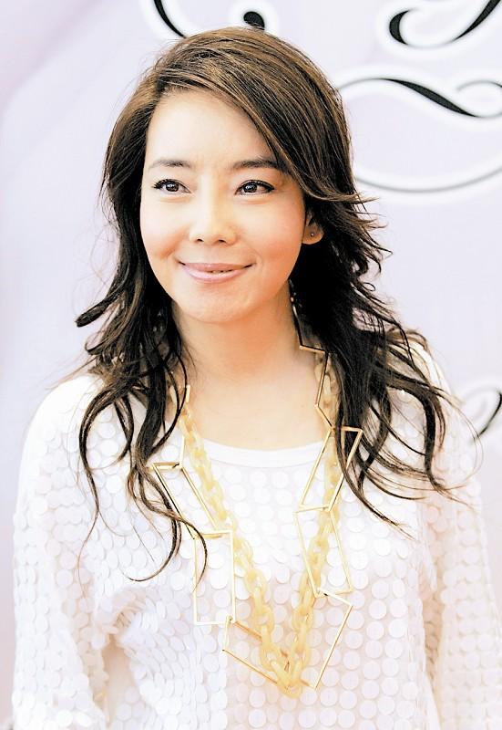 《每个女人》是辛晓琪演唱,duane adams作曲,李宗盛作词的歌曲.