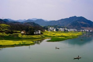 歙县境内的新安江山水画廊