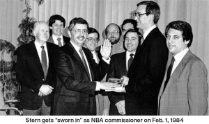 1984年2月1日斯特恩（左三）任NBA联盟总裁