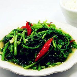 素炒茼蒿是一道家常菜菜名,主要的配料有茼蒿,蒜,蔥等.