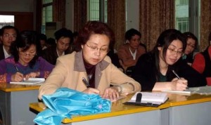刘教授在临川一中与教师进行了座谈交流