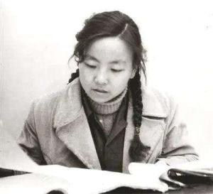 1982年，方方大学毕业分到电视台一个月