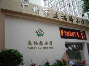 一切都变了,唯独校徽依然