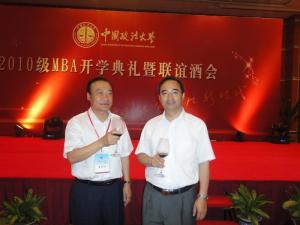 岳成与中国政法大学校长黄进教授在一起