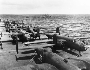 B-25B列阵完毕，进入起飞姿态