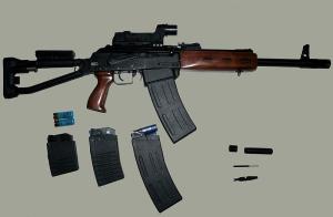 装上了红点镜的Saiga-12“Taktika” 040型