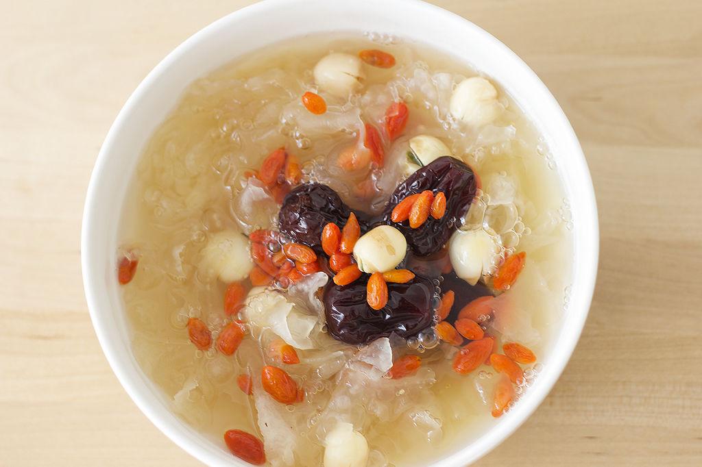 银耳百合莲子羹
