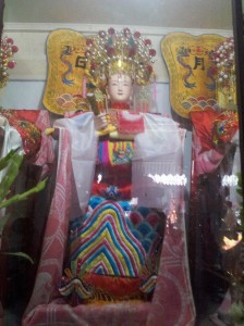 其生前或死后尊称极多,如临水夫人,顺天圣母,顺懿夫人,天仙圣母,慈济