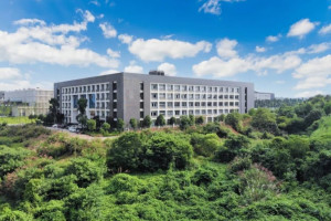 湖南吉利汽车职业技术学院(图1) 湖南吉利汽车职业技术学院(图1)