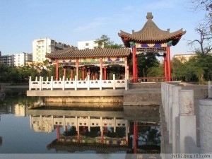 莳英园湖心亭