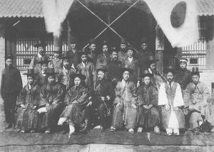 访问旅顺的朝鲜使团（穿新式军服者赵羲渊）