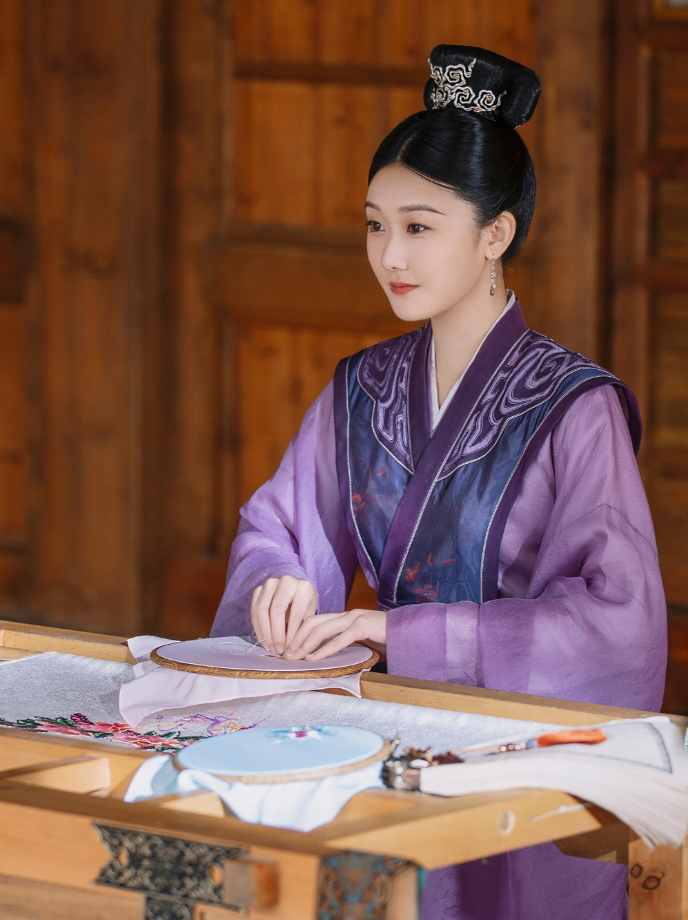 柘榴(3)柘榴,电视剧《九州·斛珠夫人》中的角色,由袁雨萱饰演.