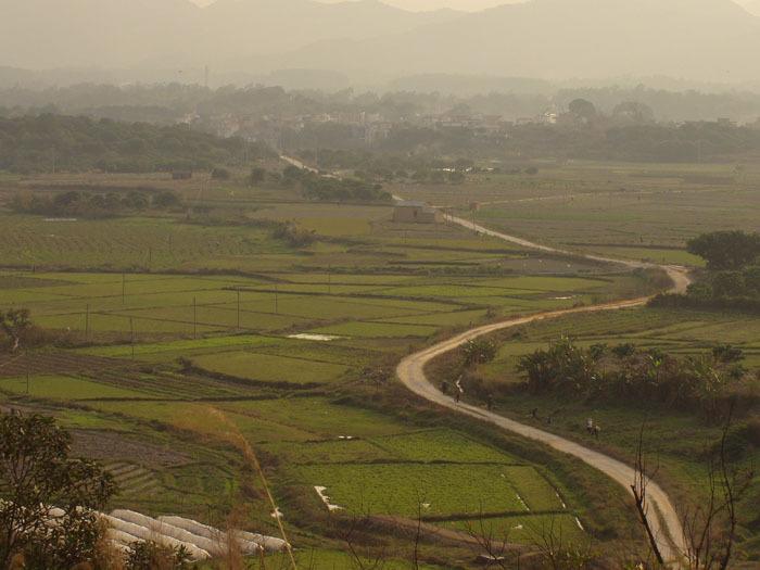 九龙镇位于安徽省阜阳市颍州区,102省道横贯其中,辖区国土面积48平方