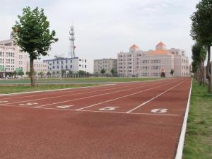 南京市莫愁中等专业学校运动场