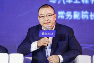 鲁楚平(1965年-),出生于湖北孝感,毕业于华南理工大学,大洋电机董事长