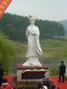 黄月英雕像