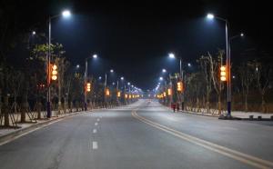宽阔的二级路夜景