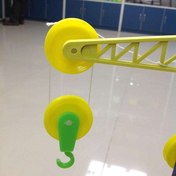 编辑4滑轮组原理使用滑轮组虽然省了力,但费了距离,动力移动的距离