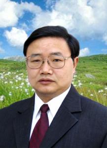 长阳二中校长陈京山