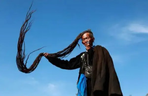 不能随意剃光禁忌天菩萨中文名词条图册快速导航天菩萨是彝族男子发型