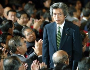 2003年 小泉纯一郎再次当选自民党总裁