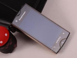 索尼爱立信ST18i正面照
