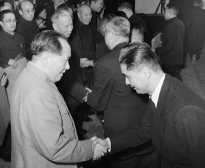 工商界报喜队代表荣毅仁向毛泽东报喜