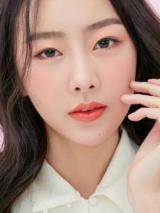 朴秀彬美妆写真