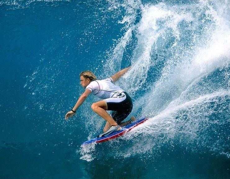 冲浪(以海浪为动力的极限运动)