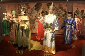 西夏国王与皇后的服饰
