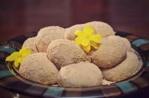 编辑麻糍(3)麻糍在东阳,永康等地是别具一格的一种糯米食品,民间建房