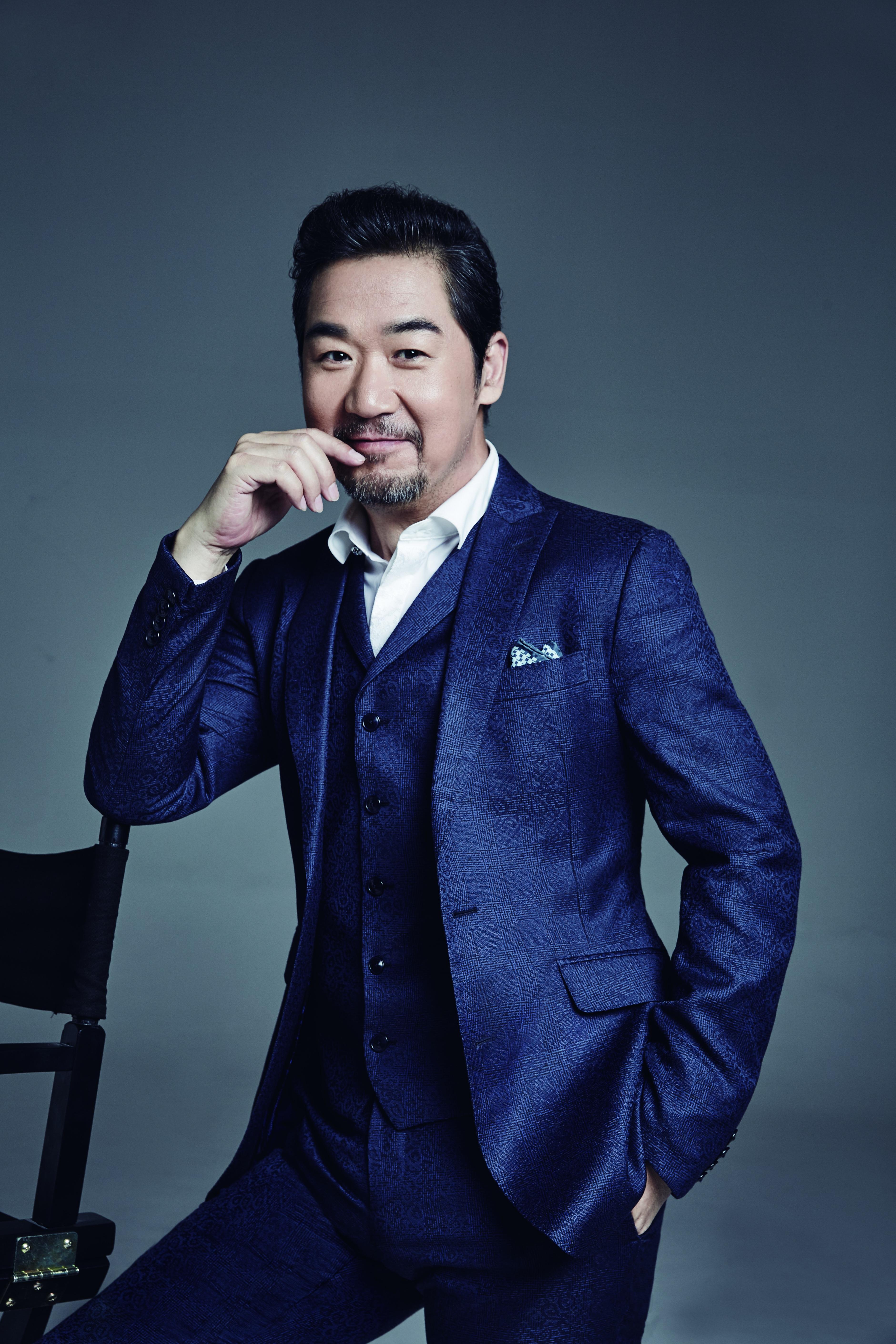 出生于天津,中国内地男演员,导演,主持人