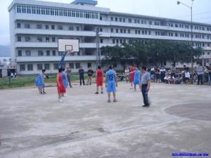学校篮球比赛现场