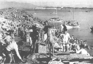 高集海堤紧张施工的场面（1954～1955年）