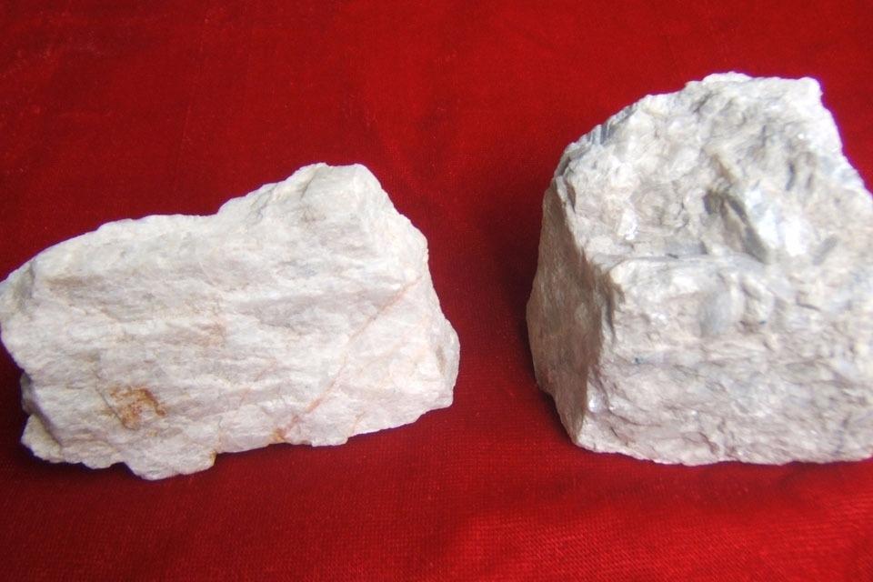 海城菱镁矿图片
