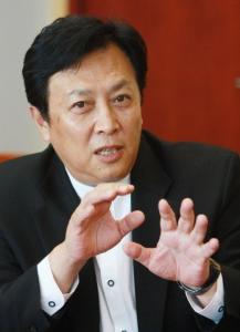 唐国强
