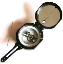 如何使用罗盘测墓地 0