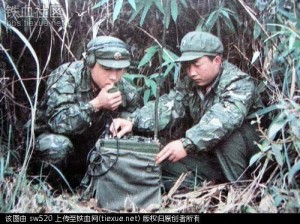 中国士兵在侦查地形