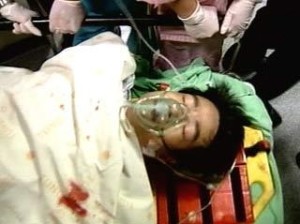 张锡铭与警方枪战中弹后急救