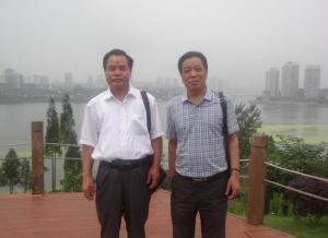 李登建与《散文百家》常务副主编王聚敏合影
