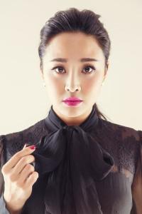 艳阳下》 饰:田英  导演:张国志  合作演员施宁,范艳2003 《手机》 饰