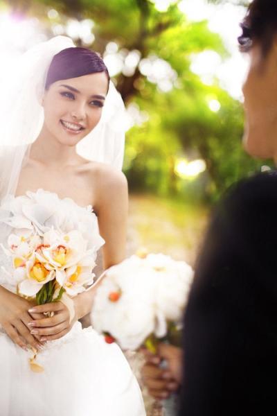 森林复古婚纱照_森林婚纱照(2)
