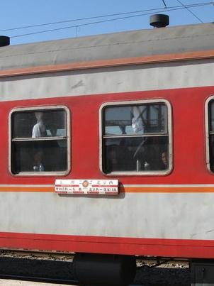 k573是北京西发往东胜西的空调快速列车.