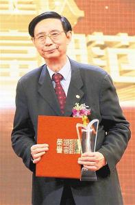 力帆集团领导人尹明善 力帆集团领导人尹明善